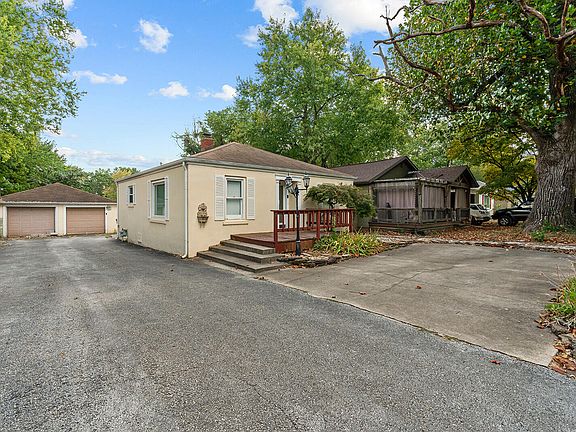 3rd image of 504 E Cozy Street