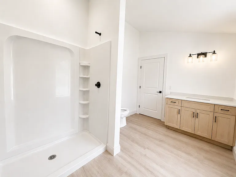105 Watson Ave — Photo 11