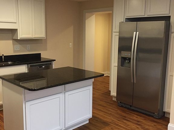 4th image of 82 Brownstone Ln