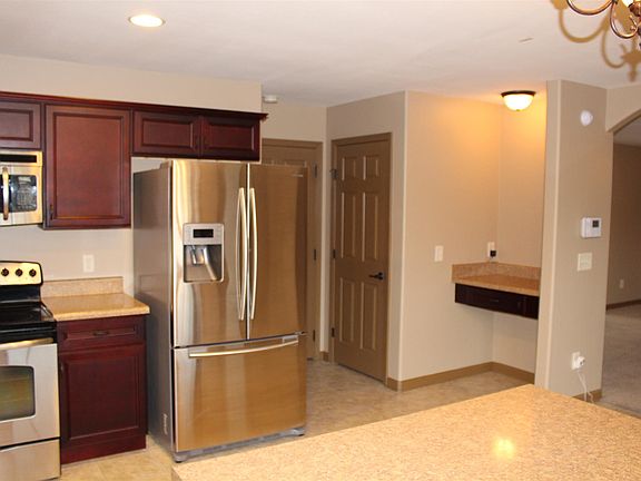 5th image of 1585 Apache Way