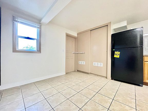 4th image of 1053 Geneva Ave #1
