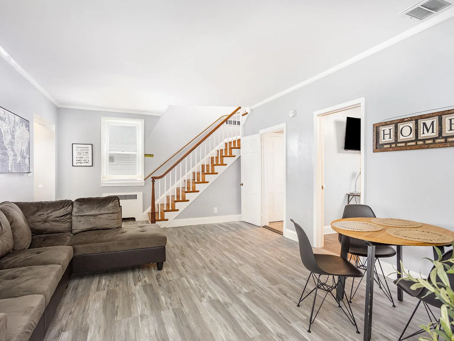 4 bed, 2.0 bath, 2500 sqft, $866 — Photo 3