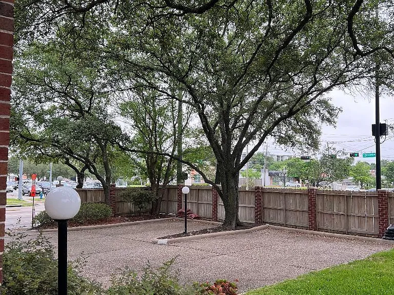 2602 W Holcombe Blvd — Photo 28