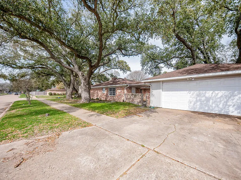 451 Gentilly Dr — Photo 4