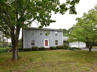 33 Peach Blossom Ln, Smithfield, RI 02828