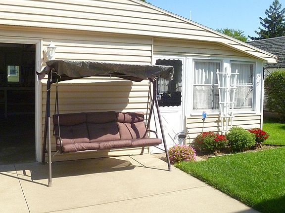 3rd image of 1139 Oaklawn St NE