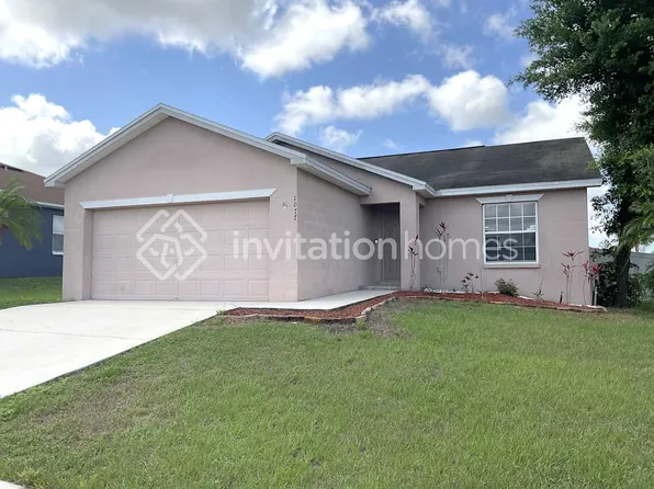 1077 Merrimack Blvd, Davenport, FL 33837