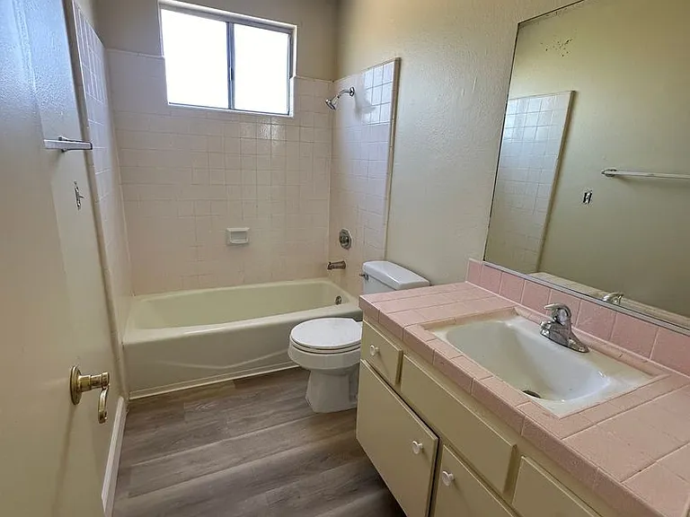 1423 Edgewood Dr — Photo 9