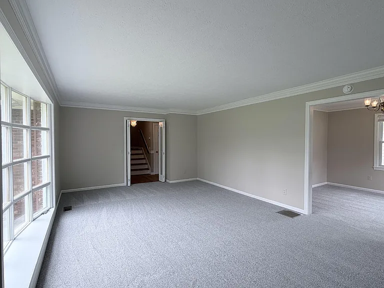 725 Wildflower Ln — Photo 8