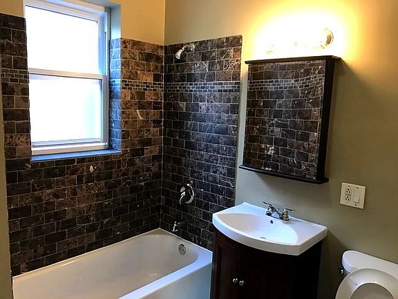 4th image of 4440 N Saint Louis Ave APT 2D
