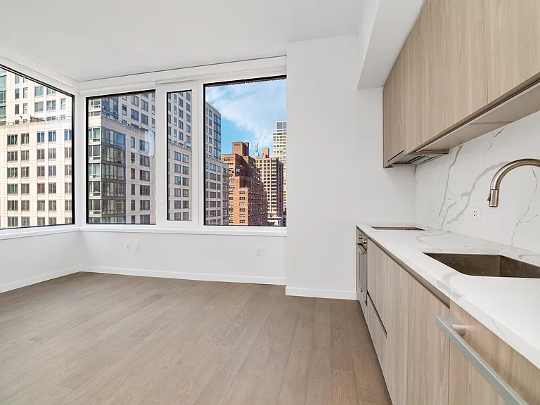 200 E 23rd St #9A — Photo 3