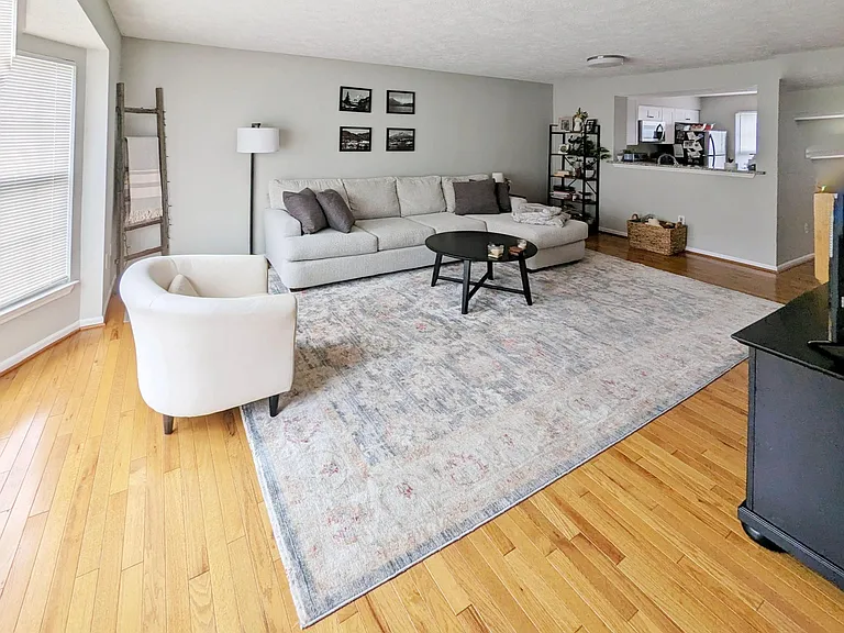 5240 Earles Ct — Photo 2