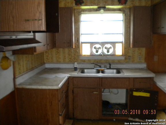 4th image of 4410 Seabreeze Dr