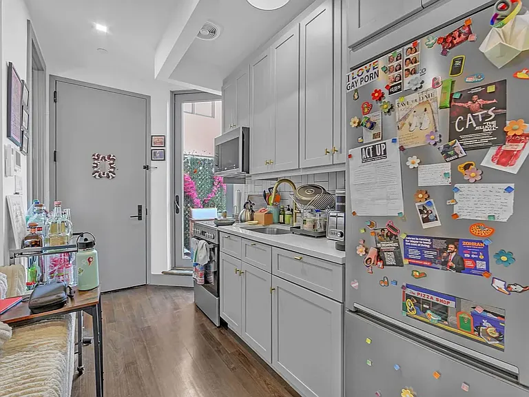 412 Suydam St #3B — Photo 4
