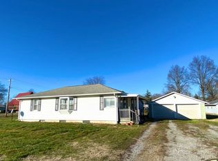 1030 Kinmundy Rd, Louisville, IL 62858