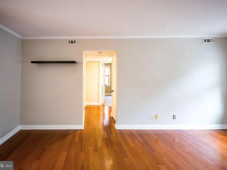 2805 Arlington Blvd — Photo 8