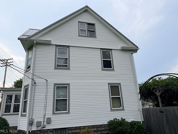 4th image of 1043 W 50th St