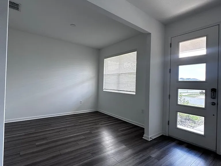 11777 Globe St — Photo 10