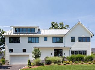 15 Meridian Rd, Norwalk, CT 06853