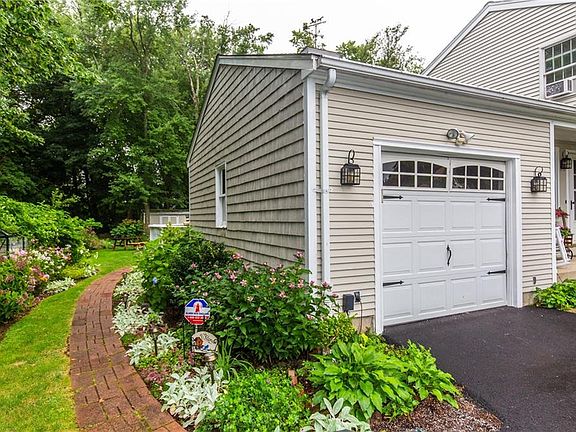 3rd image of 240 Cherry Hill Dr
