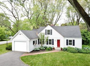 356 W Manor Cir, Bayside, WI 53217