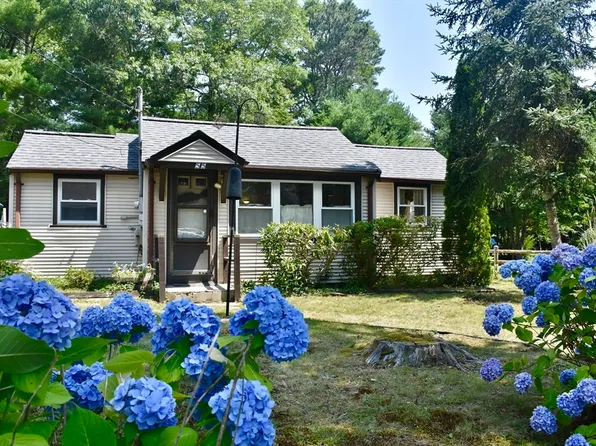 55 Algonquin St, Buzzards Bay, MA 02532