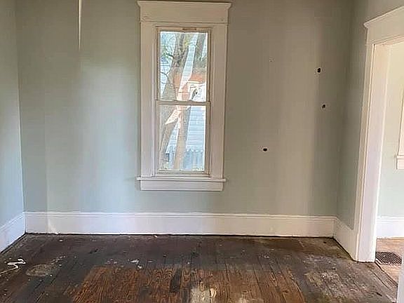 3rd image of 1038 Prospect Ave SW