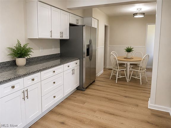 5th image of 8359 Nowlen St