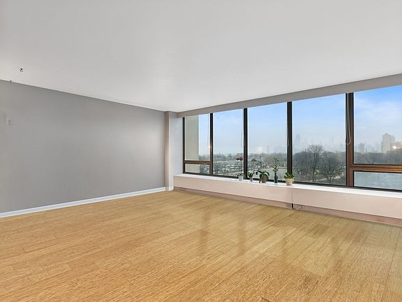 3rd image of 2800 N Lake Shore Dr APT 706