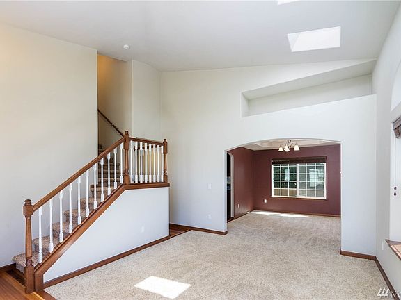 3rd image of 810 NW Scenic Vista St