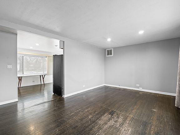 3rd image of 1631 Garland Ln