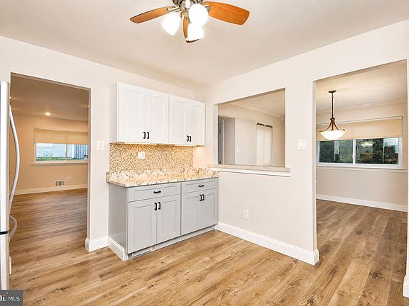 4th image of 72 Hillcroft Way