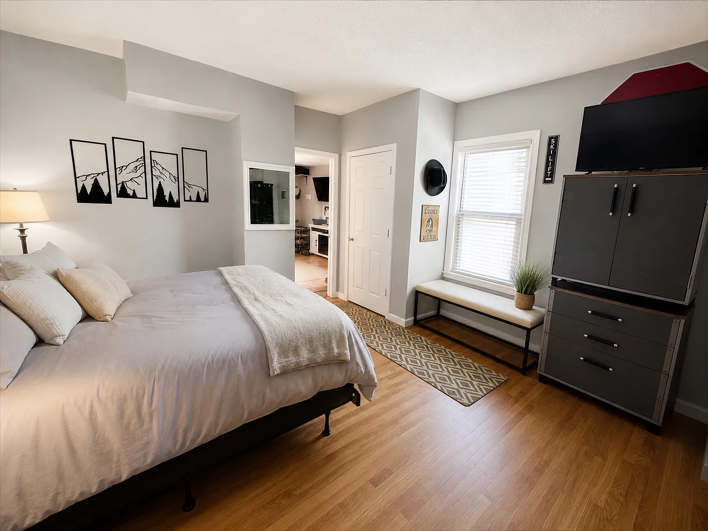 2 bed, 750 sqft, $2,100 — Photo 1