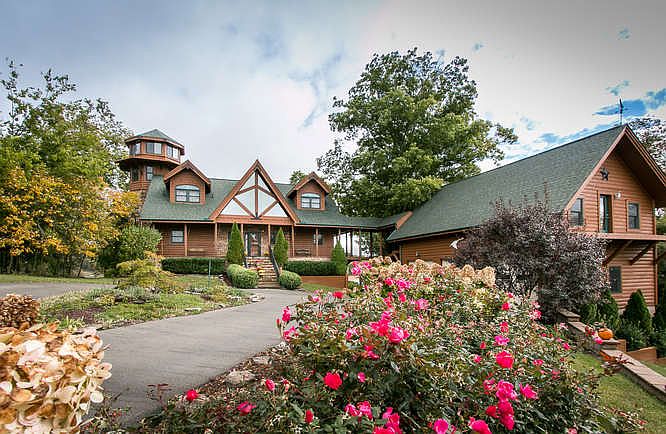 1st image of 6044 Paradise Dr