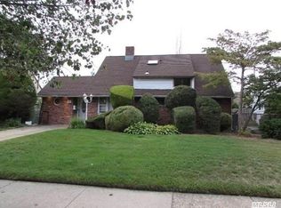 52 Wing Ln, Wantagh, NY 11793
