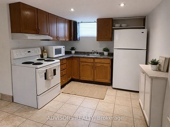 3rd image of 1470 Fisher Ave
