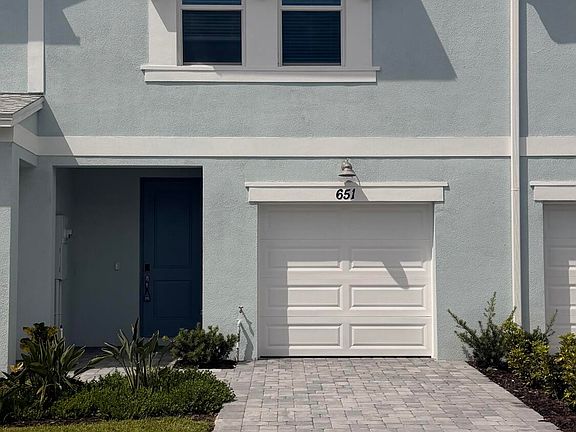 3rd image of 651 Salisbury Cir