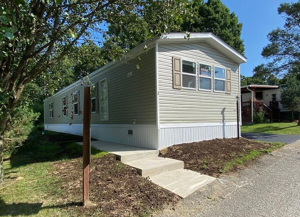 1st image of 3 Redwood Dr