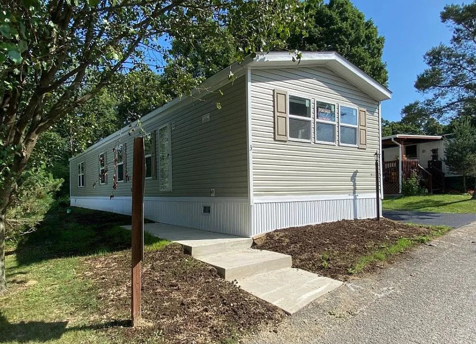 3 Redwood Dr photo 1
