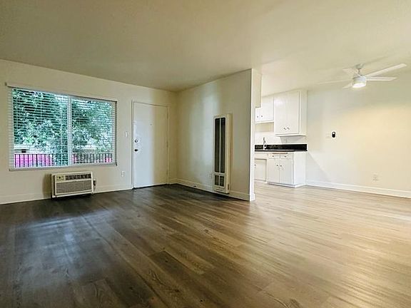 5th image of 5330 Corteen Pl APT 13