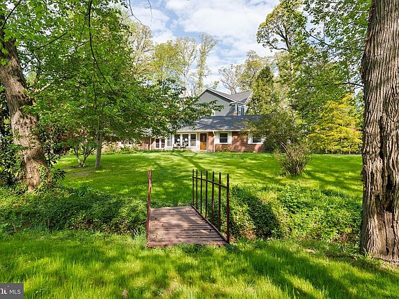5th image of 7616 Admiral Dr