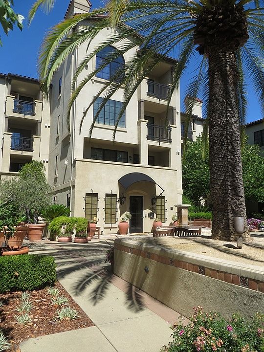 1st image of 633 Elm St APT 300