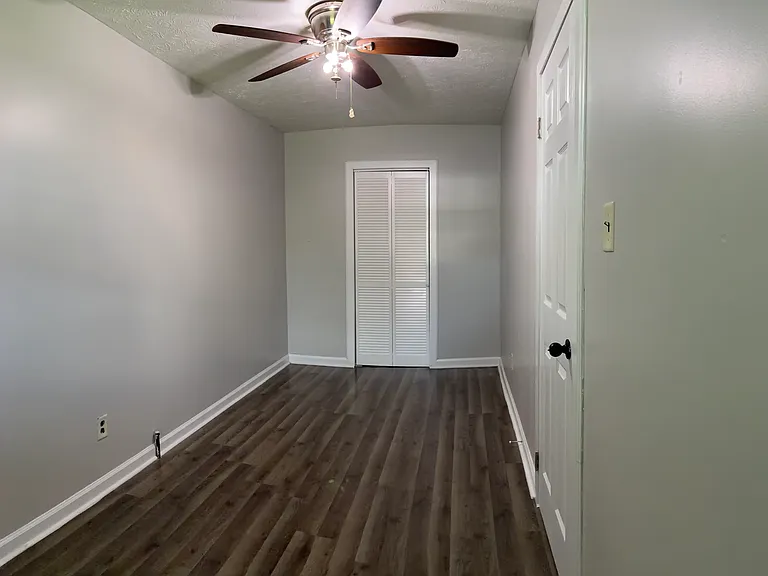 1115 Oglesby St — Photo 12
