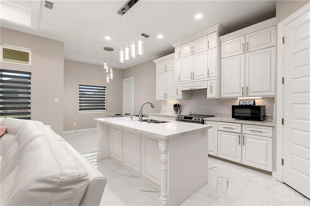 3 bed, 2.0 bath, 2114 sqft, $2,500 — Photo 4