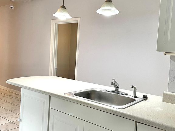 3rd image of 5025 W 31st St APT 4
