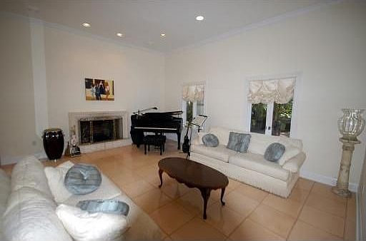 2nd image of 2333 Granada Blvd