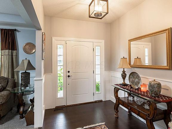 3rd image of 7414 Broxton Ln