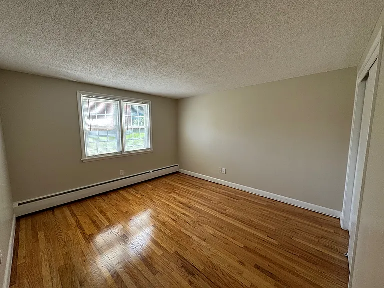 Meadowview Apartments — Photo 40