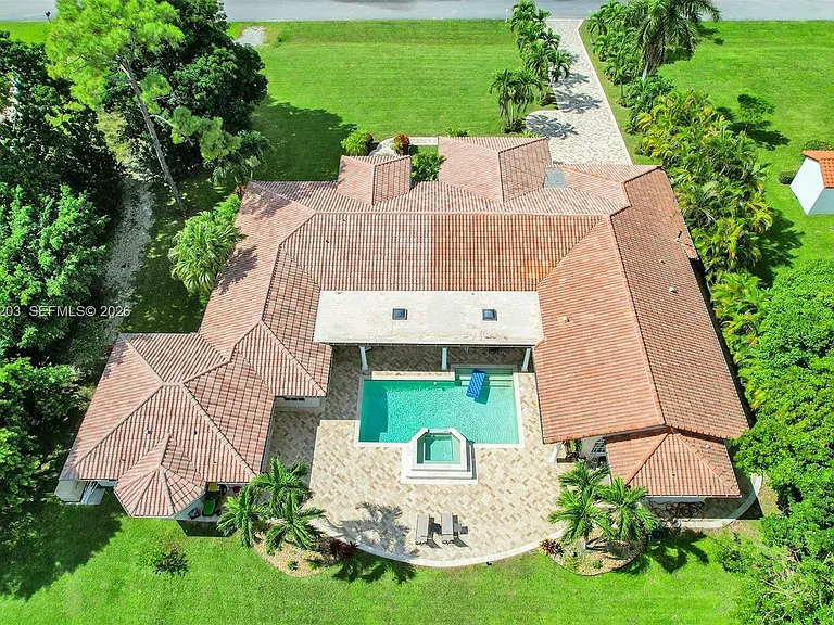 22180 Woodset Ln — Photo 6