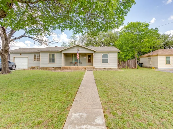 4548 Hodgkins Rd, Lake Worth, TX 76135